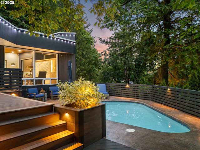 3115 Sw BENNINGTON Dr, Portland, OR 97205