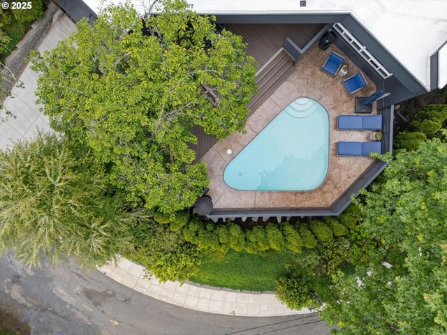 3115 Sw BENNINGTON Dr, Portland, OR 97205