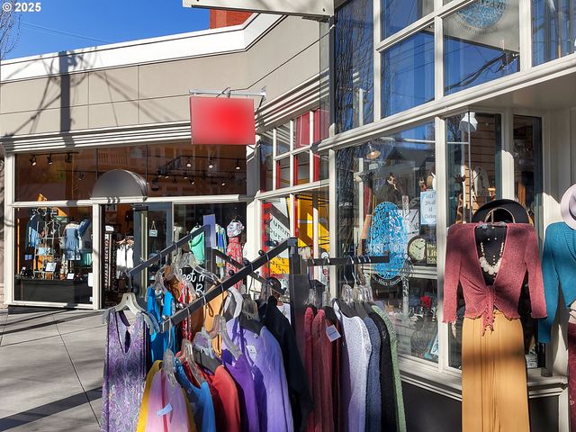 3115 Sw BENNINGTON Dr, Portland, OR 97205