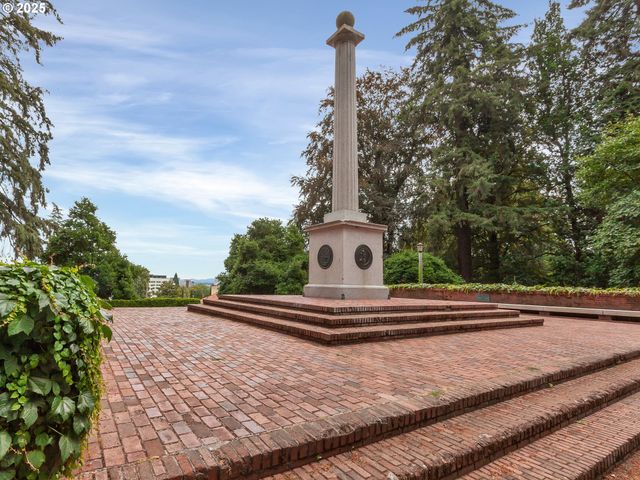 3115 Sw BENNINGTON Dr, Portland, OR 97205