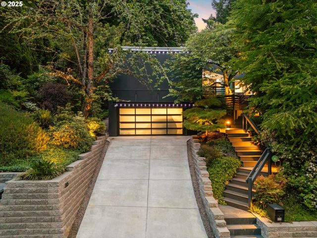 3115 Sw BENNINGTON Dr, Portland, OR 97205