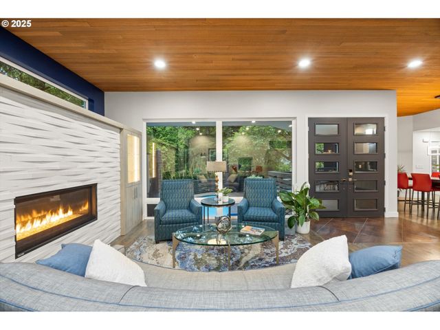 3115 Sw BENNINGTON Dr, Portland, OR 97205