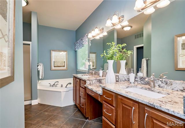 13222 Shady Green Drive, St Louis, MO 63128