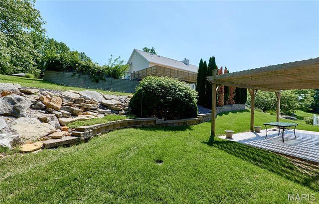 13222 Shady Green Drive, St Louis, MO 63128