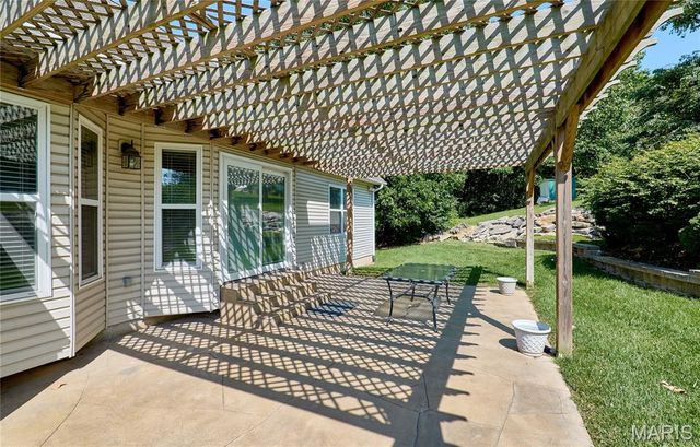 13222 Shady Green Drive, St Louis, MO 63128