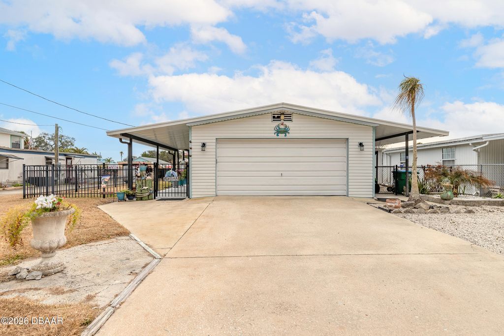 191 E Ariel Road, Oak Hill, FL 32759