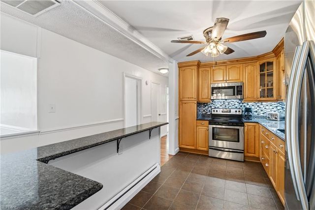 3 Commander DR, Hampton, VA 23666