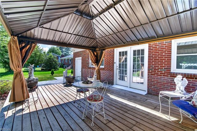 3 Commander DR, Hampton, VA 23666