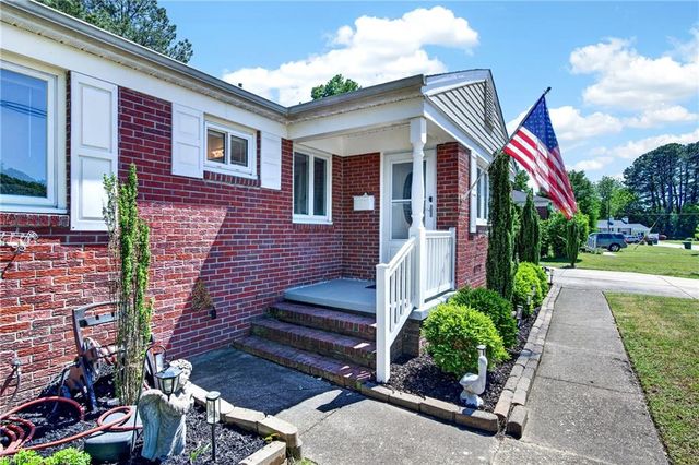 3 Commander DR, Hampton, VA 23666