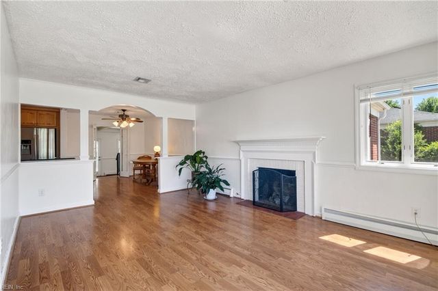 3 Commander DR, Hampton, VA 23666