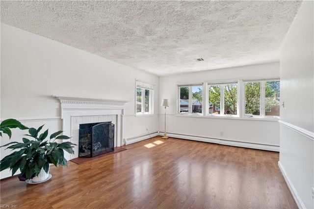 3 Commander DR, Hampton, VA 23666