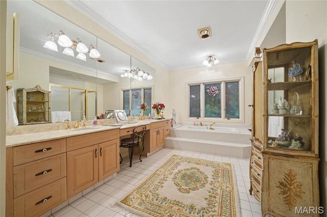 13302 Fairfield Circle Drive, Town And Country, MO 63017