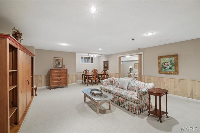 13302 Fairfield Circle Drive, Town And Country, MO 63017