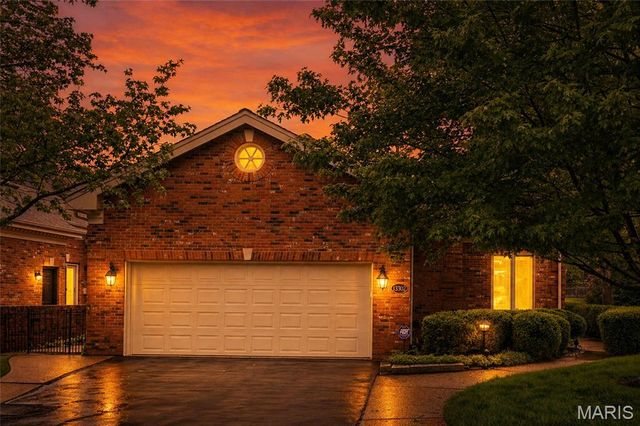 13302 Fairfield Circle Drive, Town And Country, MO 63017