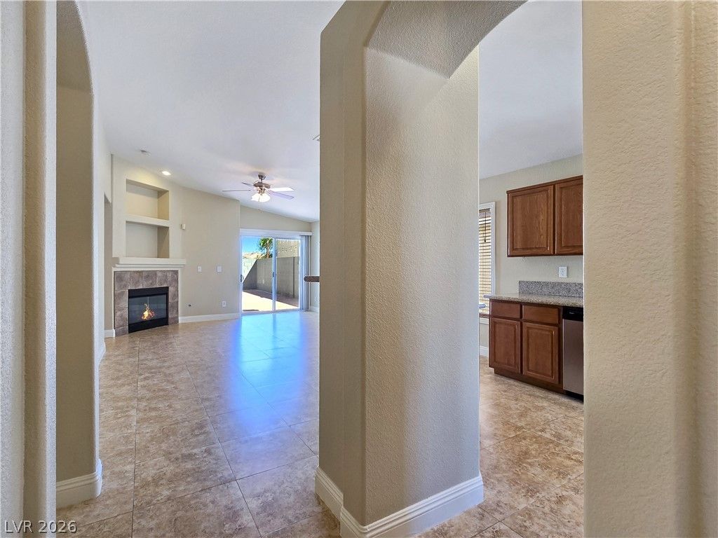 5324 Manor Stone Street, North Las Vegas, NV 89081 — photo 4