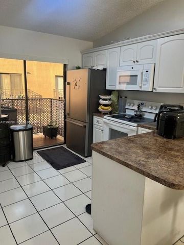 2815 W 76th St 202-17, Hialeah, FL 33018