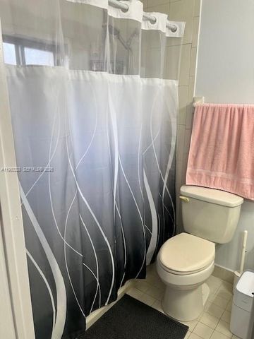 2815 W 76th St 202-17, Hialeah, FL 33018