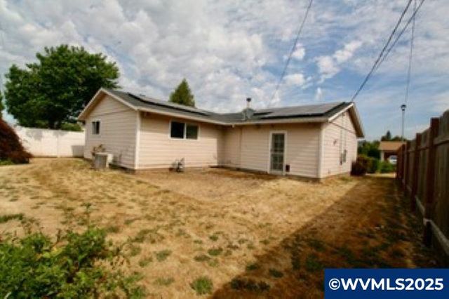 1332 Thompson Rd, Woodburn, OR 97071