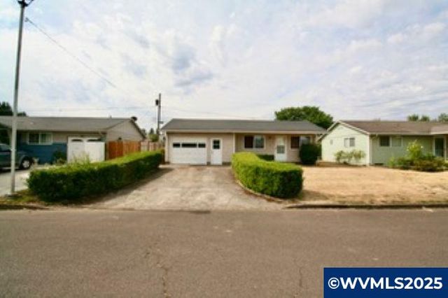 1332 Thompson Rd, Woodburn, OR 97071