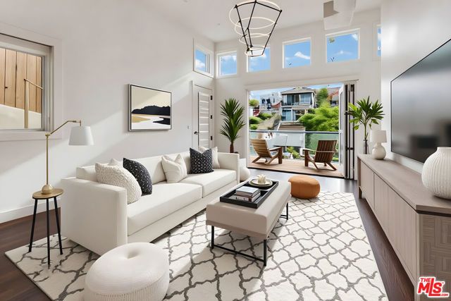 3850 Glenalbyn Drive, Los Angeles, CA 90065