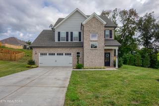 247 English Oak Lane, Lenoir City, TN 37771