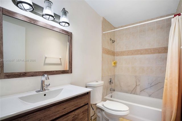 7925 Carlyle Ave 202, Miami Beach, FL 33141