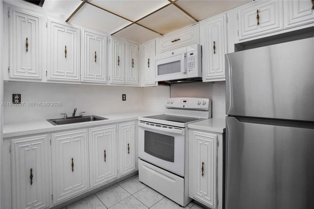 7925 Carlyle Ave 202, Miami Beach, FL 33141