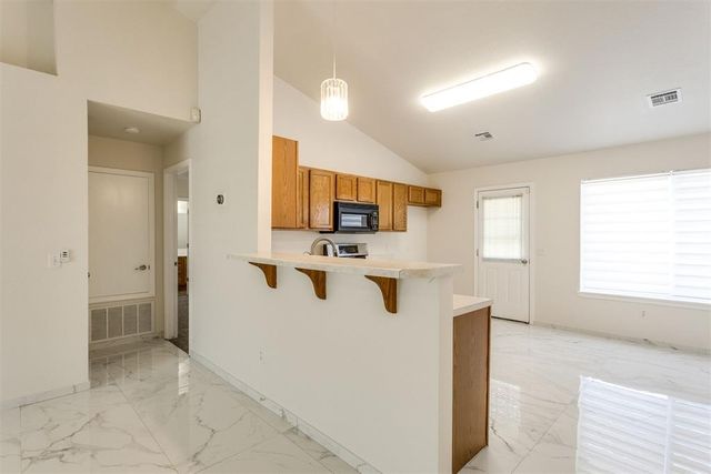 1725 Queensbury Drive, Moore, OK 73160