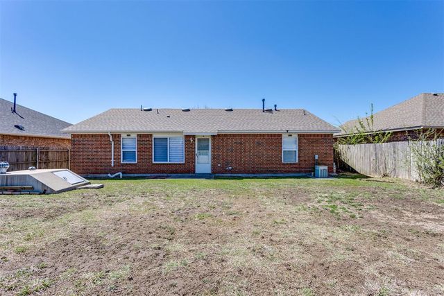 1725 Queensbury Drive, Moore, OK 73160