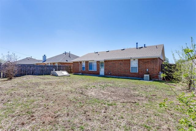 1725 Queensbury Drive, Moore, OK 73160