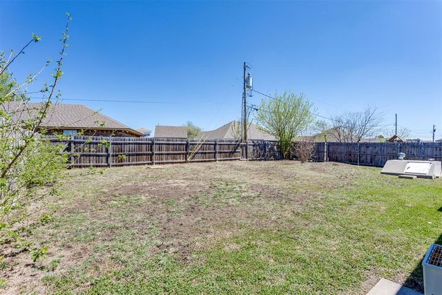 1725 Queensbury Drive, Moore, OK 73160