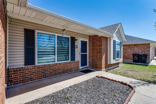 1725 Queensbury Drive, Moore, OK 73160