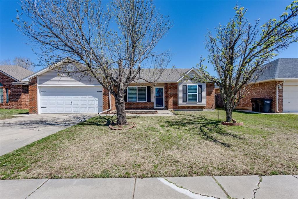 1725 Queensbury Drive, Moore, OK 73160