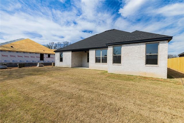 808 W Kelley Ann Street, Siloam Springs, AR 72761