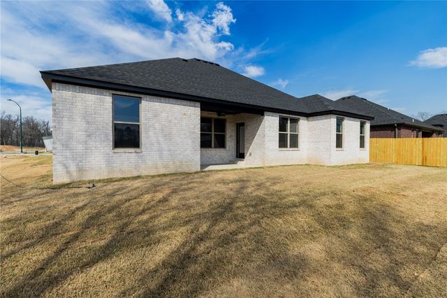 808 W Kelley Ann Street, Siloam Springs, AR 72761