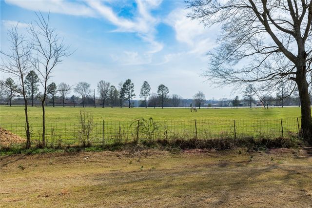 808 W Kelley Ann Street, Siloam Springs, AR 72761