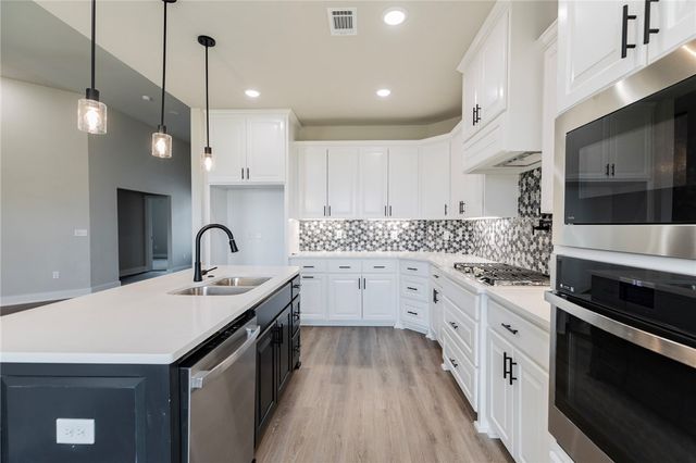 808 W Kelley Ann Street, Siloam Springs, AR 72761
