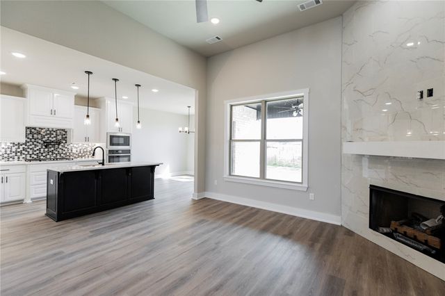 808 W Kelley Ann Street, Siloam Springs, AR 72761