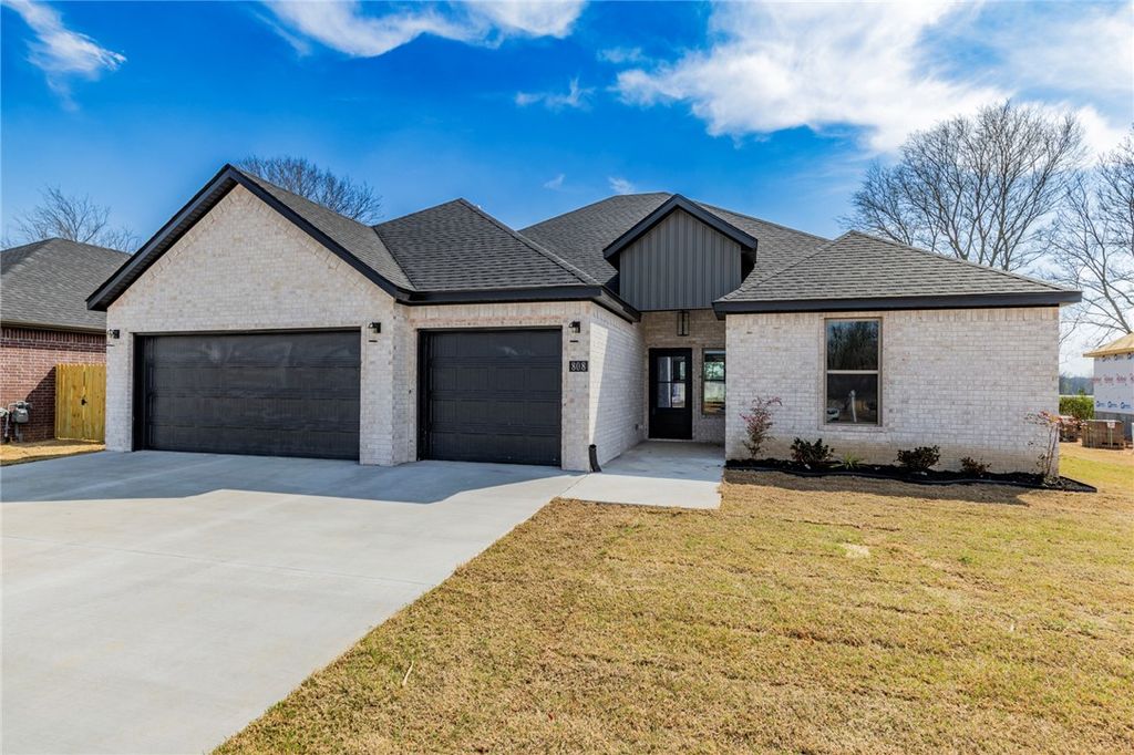 808 W Kelley Ann Street, Siloam Springs, AR 72761