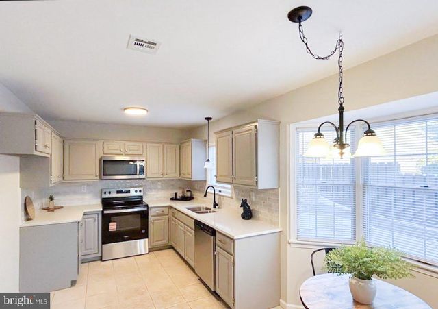 185 WYNTRE BROOKE DR, York, PA 17403