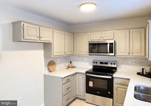 185 WYNTRE BROOKE DR, York, PA 17403