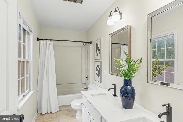 185 WYNTRE BROOKE DR, York, PA 17403