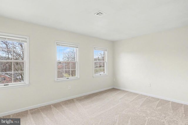 185 WYNTRE BROOKE DR, York, PA 17403