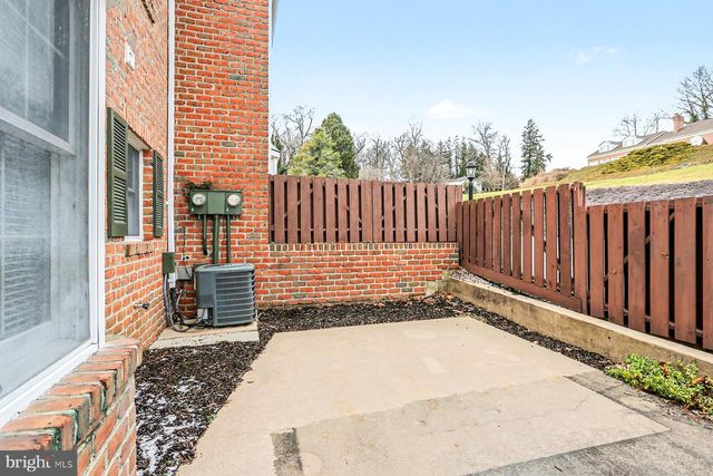 185 WYNTRE BROOKE DR, York, PA 17403