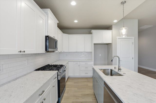 1109 - Unit 20 N Country Club Dr, Deer Park, WA 99006