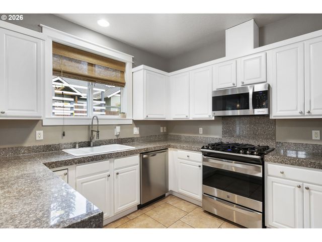 9250 Sw SAGERT St, Tualatin, OR 97062