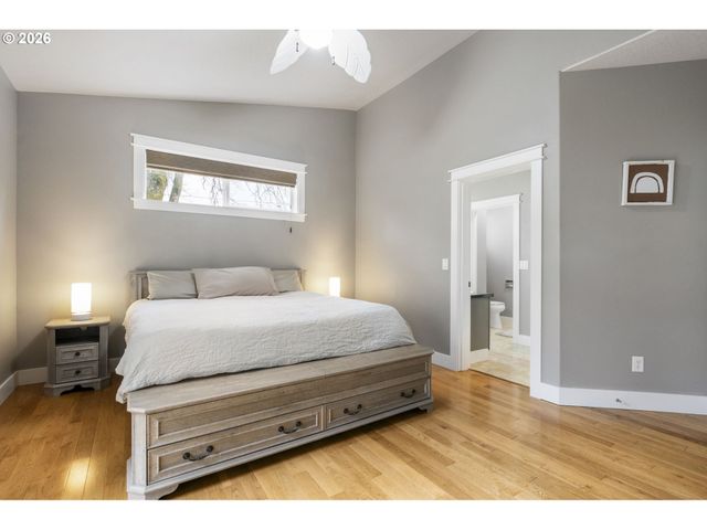 9250 Sw SAGERT St, Tualatin, OR 97062