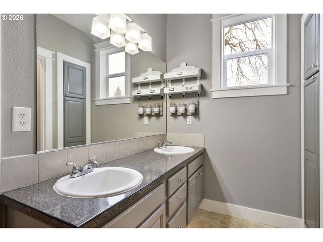 9250 Sw SAGERT St, Tualatin, OR 97062