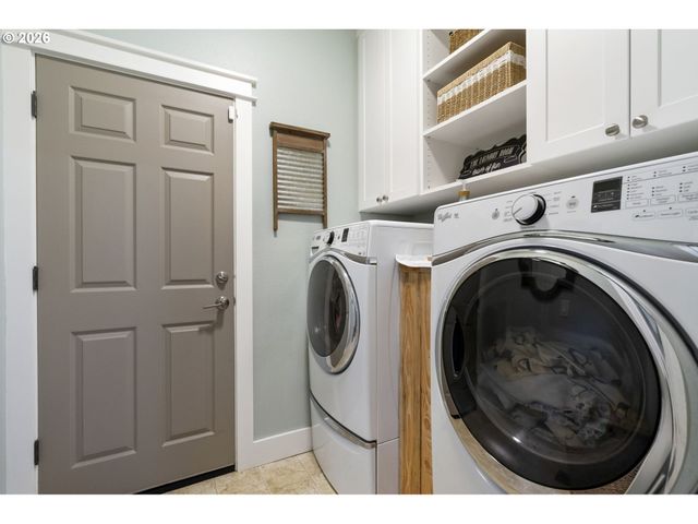 9250 Sw SAGERT St, Tualatin, OR 97062