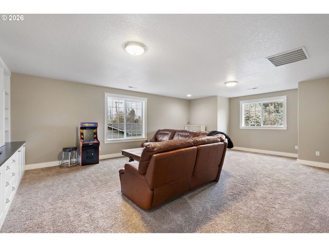 9250 Sw SAGERT St, Tualatin, OR 97062